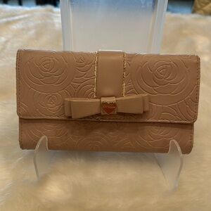 Betsy Johnson, pink rose wallet lots of card space zippered coin